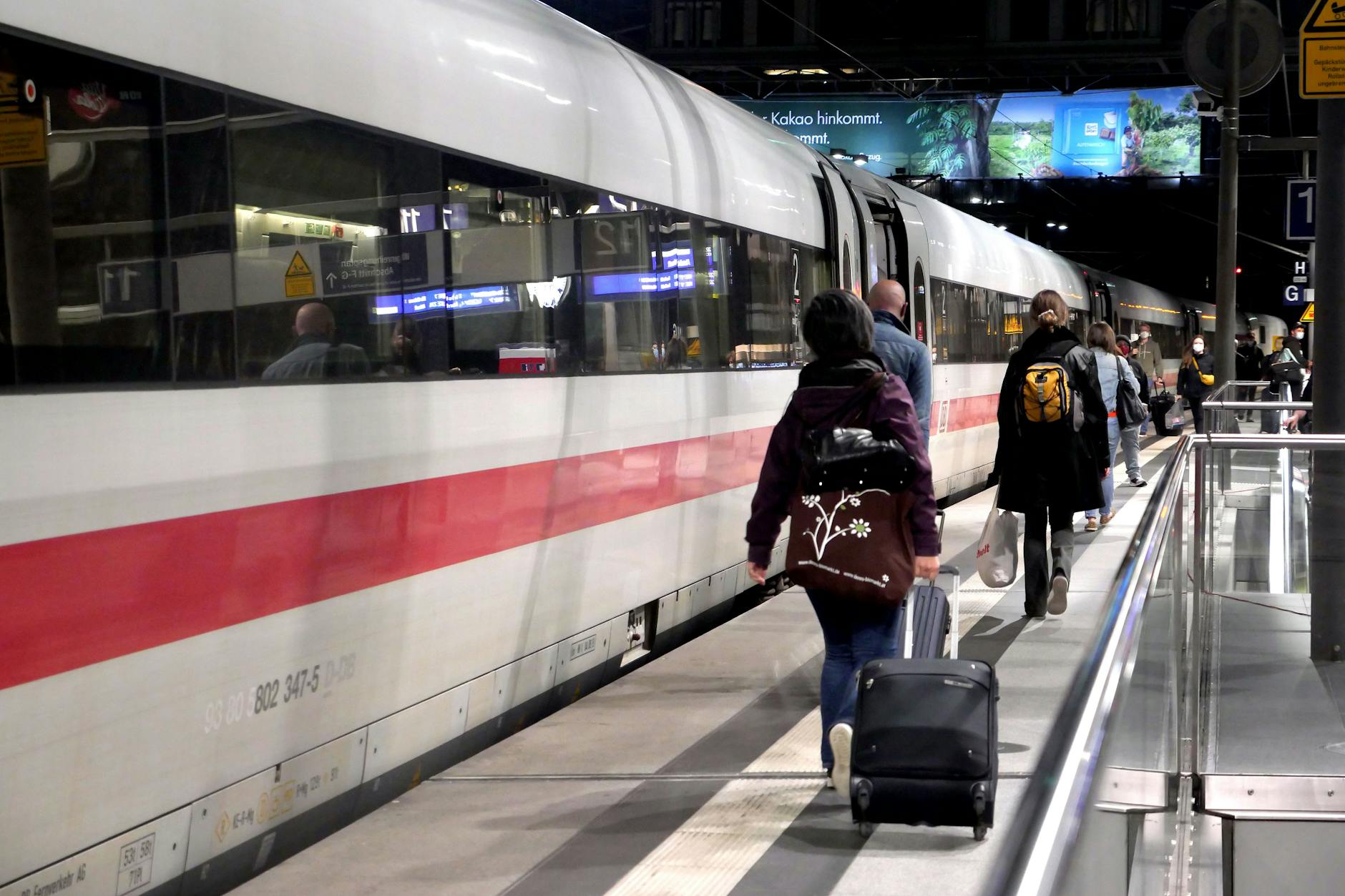 Der Fernverkehr der Bahn ist am Dienstag beeinträchtigt.