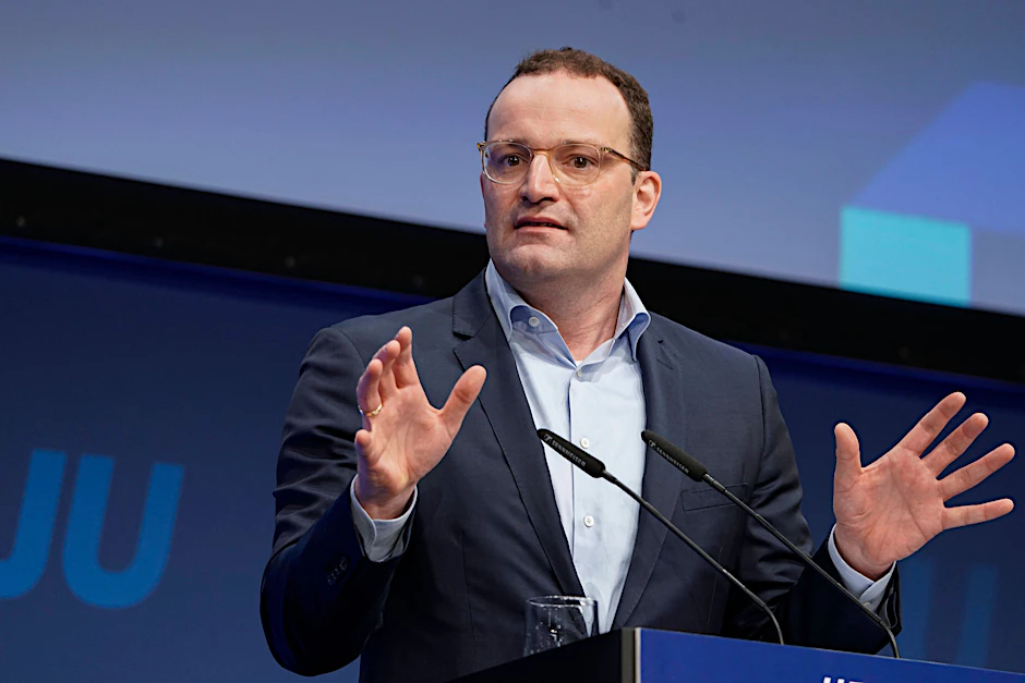 Jens Spahn hält an einem Ende der epidemischen Notlage in Deutschland fest (Archivbild).