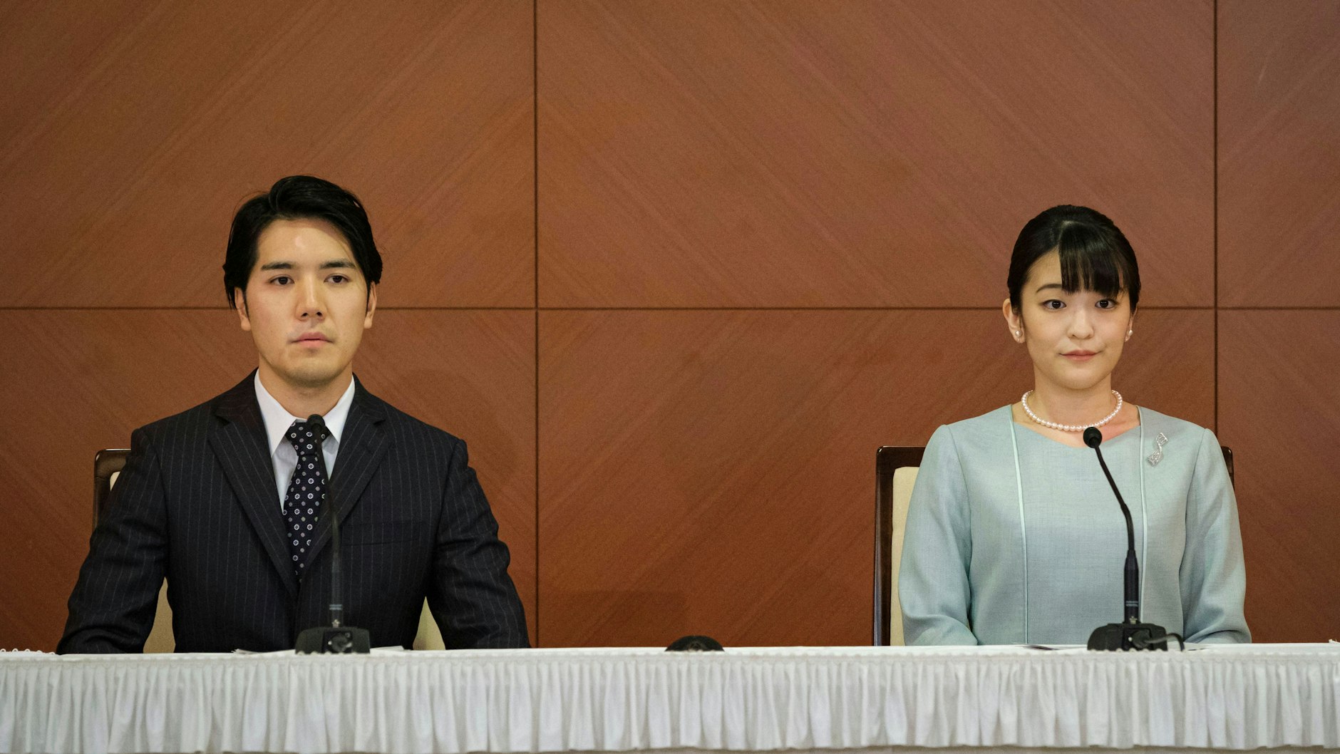 Prinzessin Mako und Kei Komuro während einer Pressekonferenz am 26. Oktober 2021.