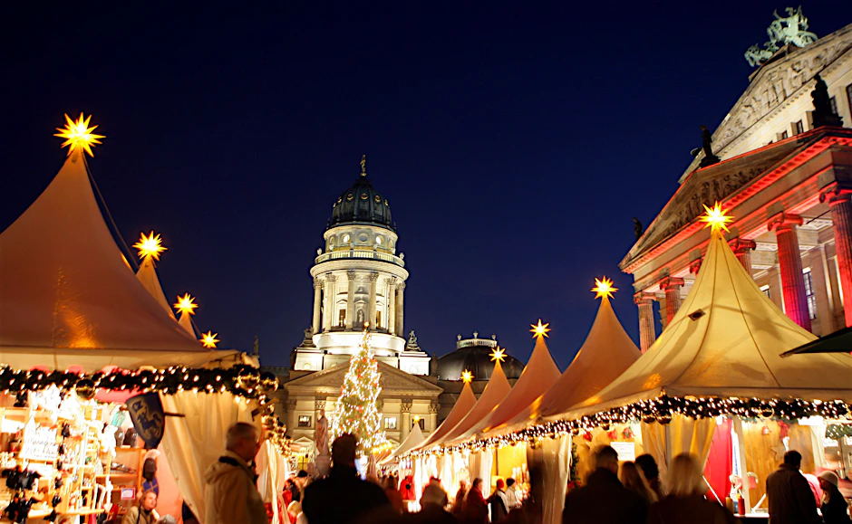 Auf dem Weihnachtsmarkt am Gendarmenmarkt soll die 2G-Regel gelten.