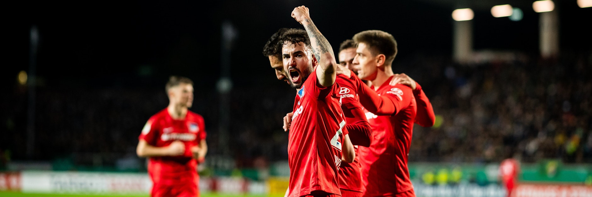 Marco Richter (v.) und Ishak Belfodil (h.) schossen Hertha in Münster spät ins Pokal-Achtelfinale.&nbsp;