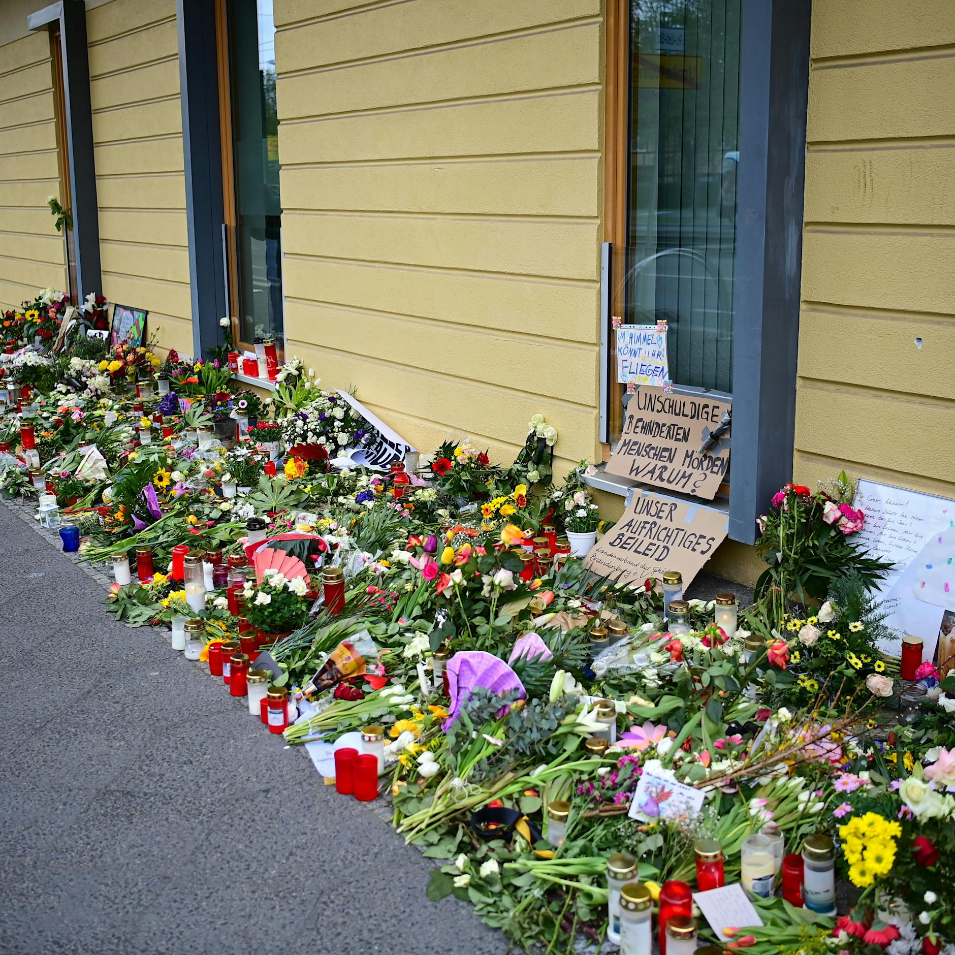 Sie tötete vier wehrlose Heimbewohner mit einem Messer! Mordprozess gegen 53-jährige Pflegehelferin beginnt. Es ist nicht das einzige Verfahren gegen sie