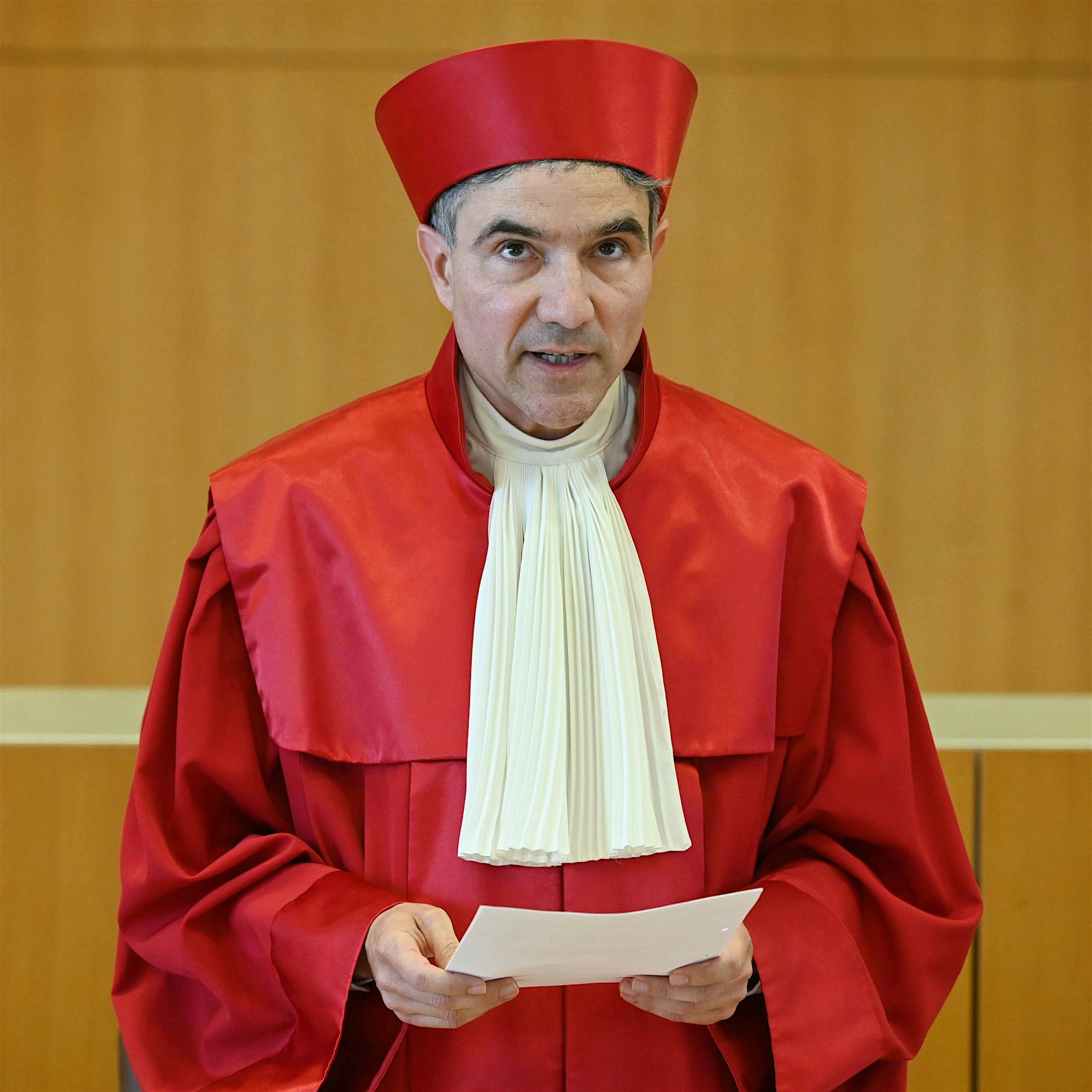 Juristisches Corona-Chaos: Alle blicken nach Karlsruhe