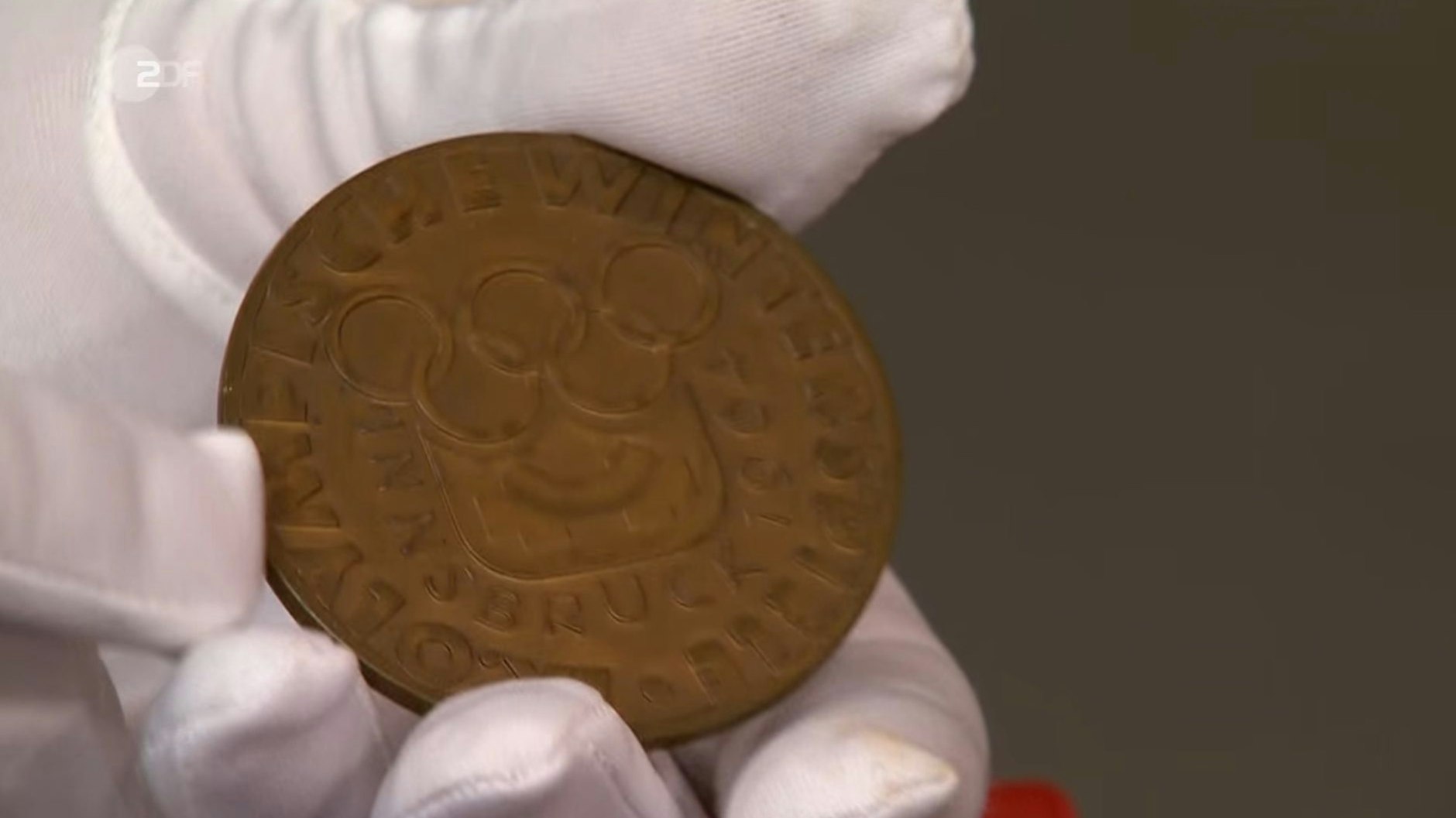 Auch eine Teilnehmer-Medaille gehört zum Konvolut, das bei&nbsp;„Bares für Rares“ verkauft wird.