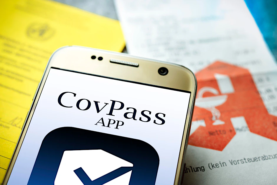 Auch die CovPass-App zeigt das Impfzertifikat für„ Adolf Hitler“ als echt an (Symbolbild).