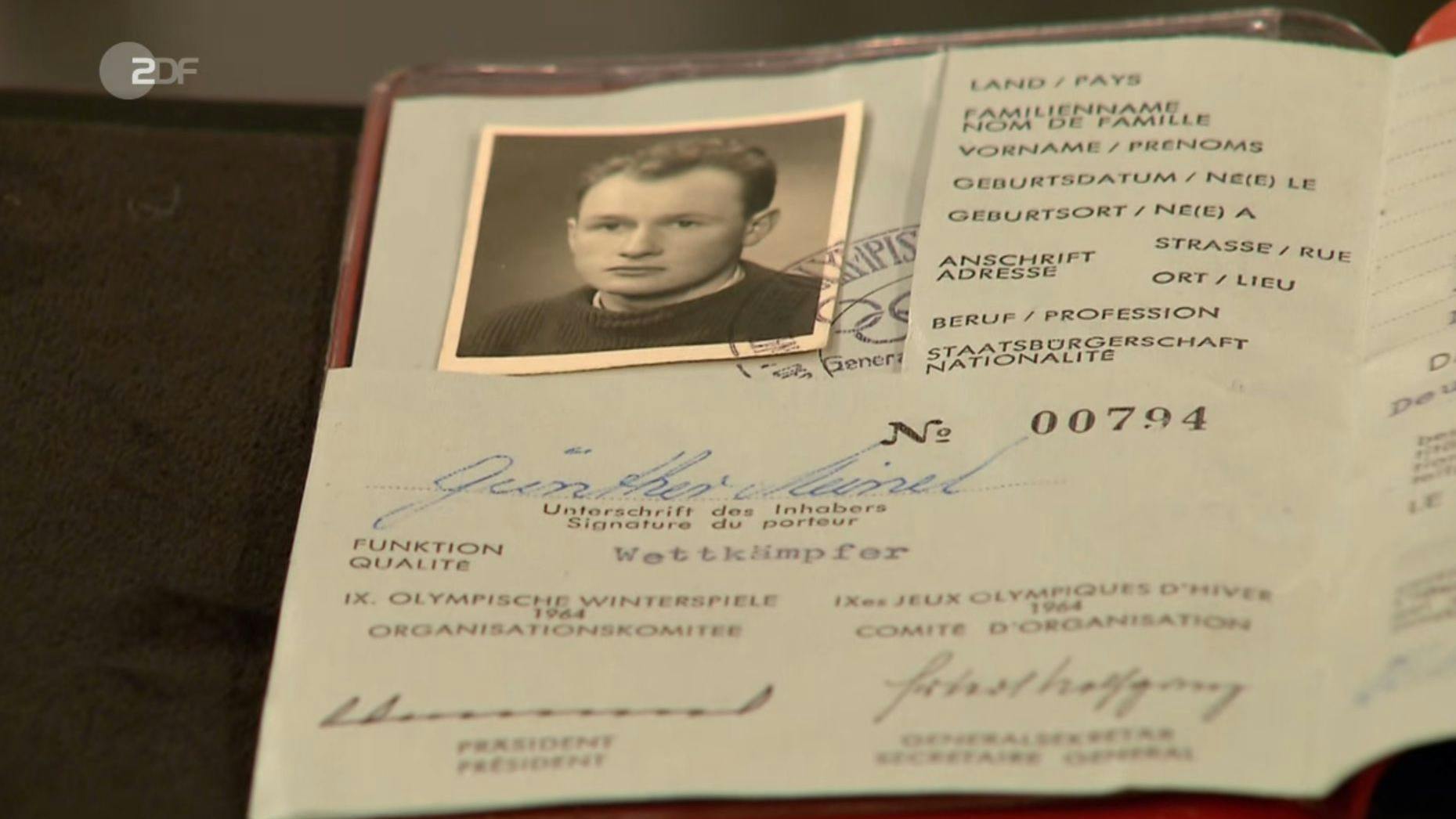 Ein Ausweis identifiziert „Bares für Rares“-Kandidat Günther Meinel als Teilnehmer an den Olympischen Spielen.