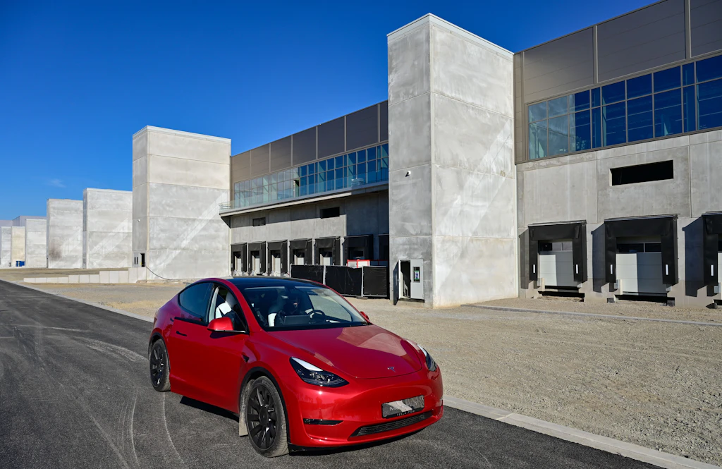 Tesla kann Fabrik fertigstellen: Umweltverbände kritisieren Online-Konsultation