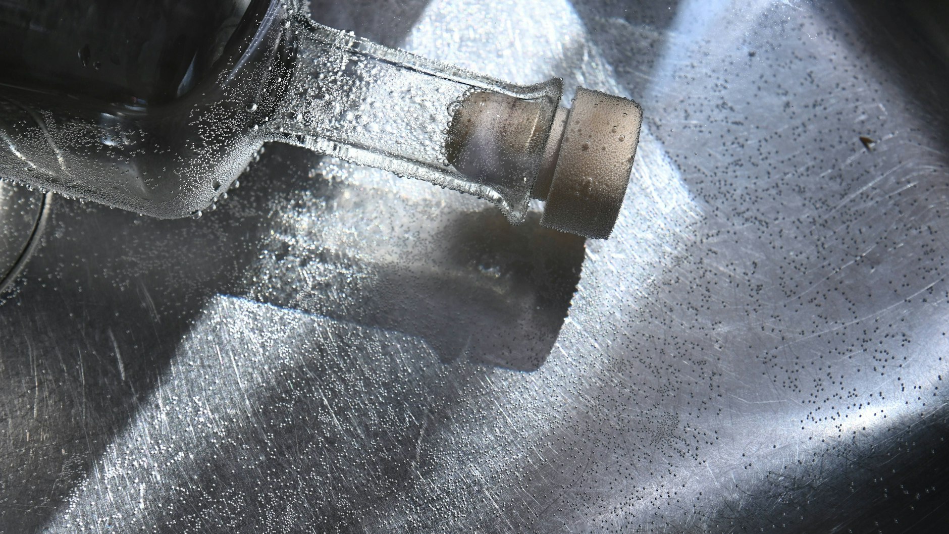 Ihre Trinkflasche sollten Sie regelmäßig gründlich reinigen.&nbsp;