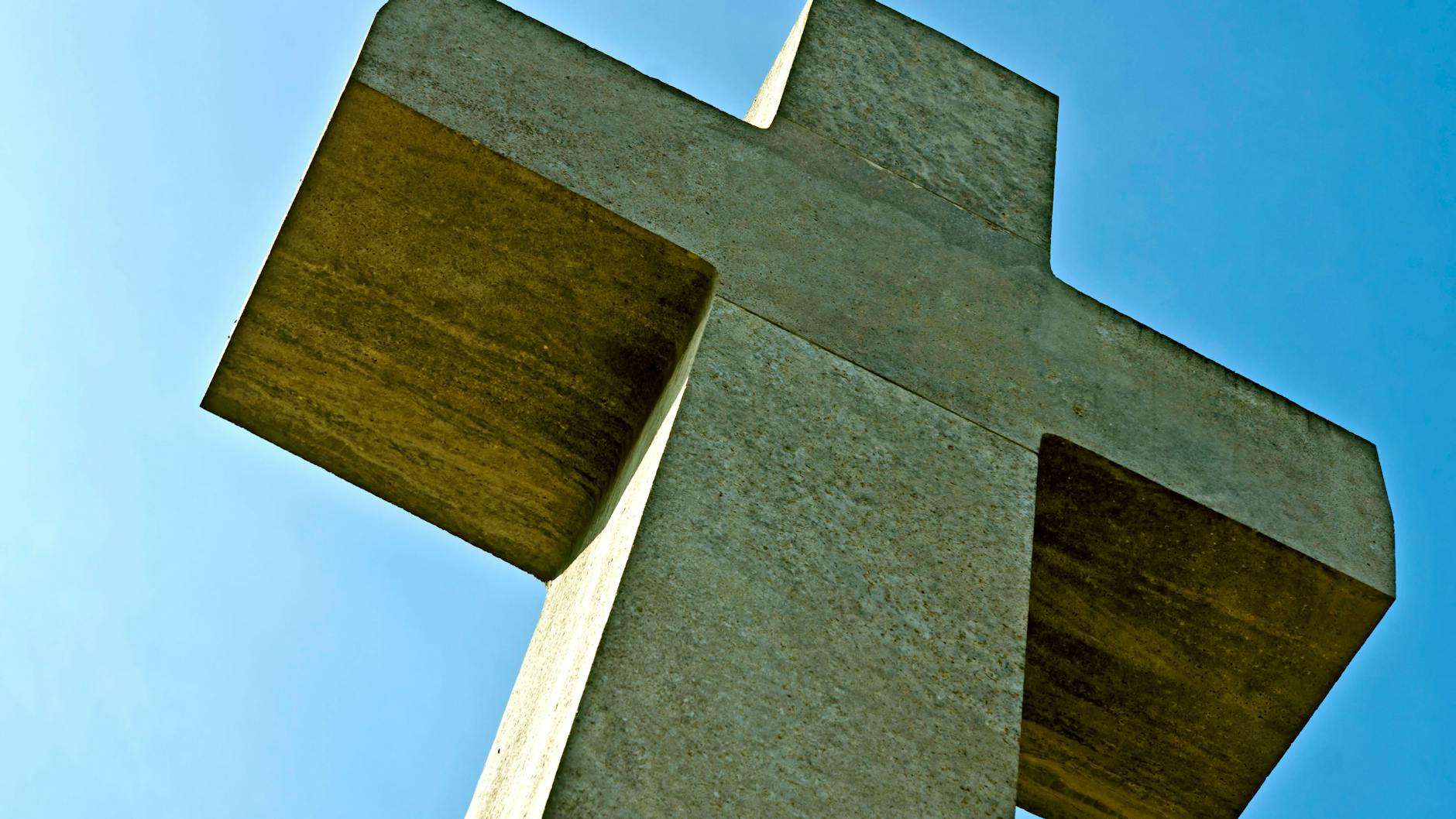 „Du sollst dir von Gott kein Bild machen“, heißt es im 5. Buch Mose. Und doch hat jeder eines: Für manche ist Gott der alte weiße Mann mit langem Bart (Symbolbild). 