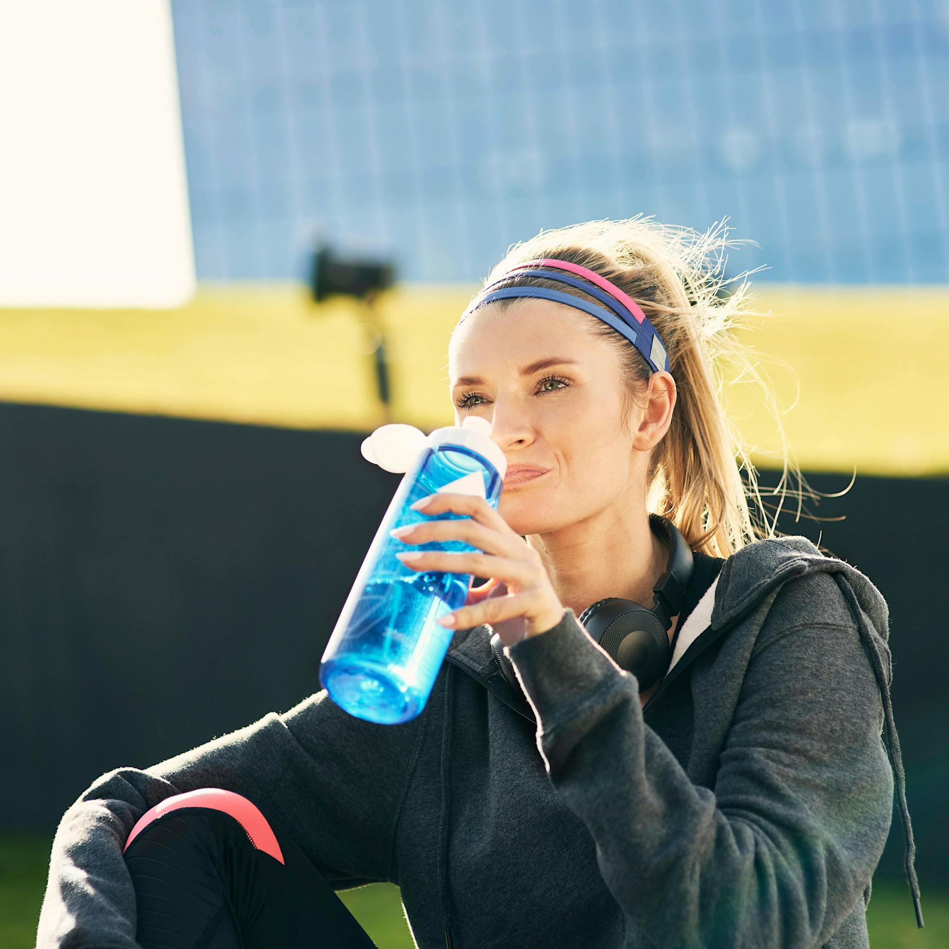 Keime und Bakterien! So oft sollten Sie Ihre Trinkflasche reinigen – auch wenn NUR Wasser drin ist