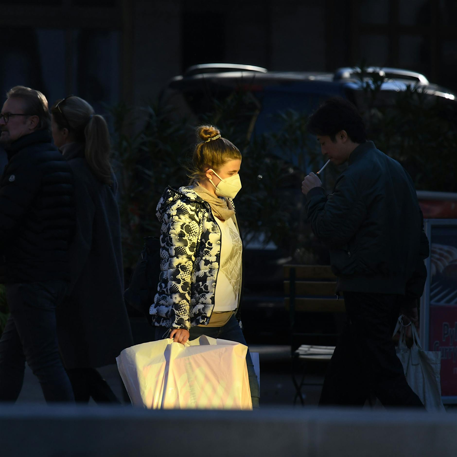 Neue Studie: Masken, Tests und Abstand auch für Geimpfte notwendig