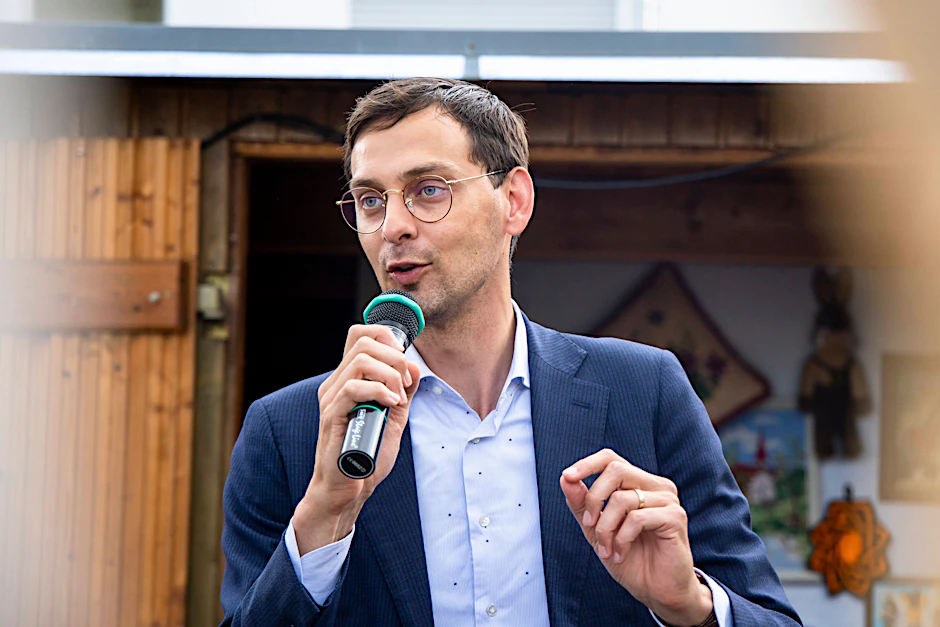Neuköllns Bezirksbürgermeister Martin Hikel will eine Impfpflicht für bestimmte Berufsgruppen (Archivbild).
