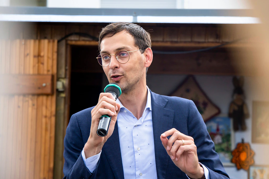 Corona: Bürgermeister von Neukölln will Impfpflicht für Klinikpersonal