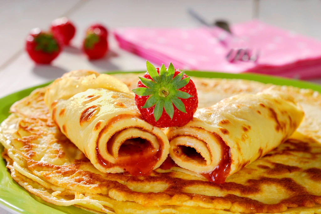 Simples Rezept: Eierkuchen wie in der DDR! So zaubern Sie Plinsen wie von Oma – mit Apfelmus schmecken sie am besten