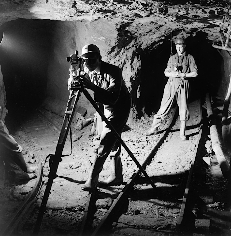 Vermessungsingenieure im Uranerzbergbau bei Aue, Sachsen, 1956