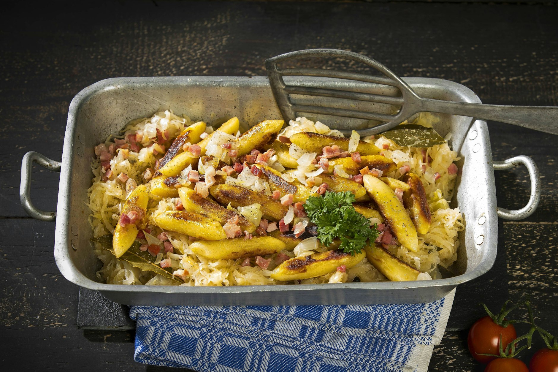 Leckeres Rezept mit Schupfnudeln: Schupfnudel-Pfanne mit Speck und Kraut ist einfach köstlich! Sie sollten dieses Rezept unbedingt ausprobieren.