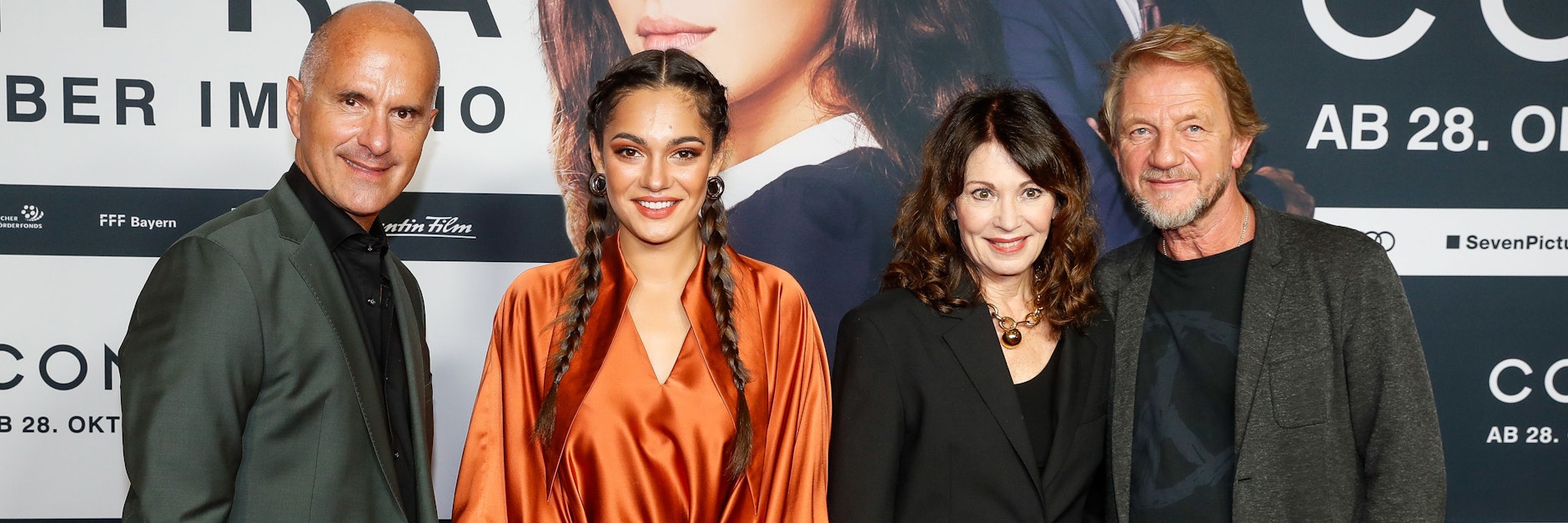 Berlin: Christoph Maria Herbst (v.l.), Nilam Farooq, Iris Berben und Sönke Wortmann kommen zur Premiere des Films „Contra“ in den Zoo-Palast.