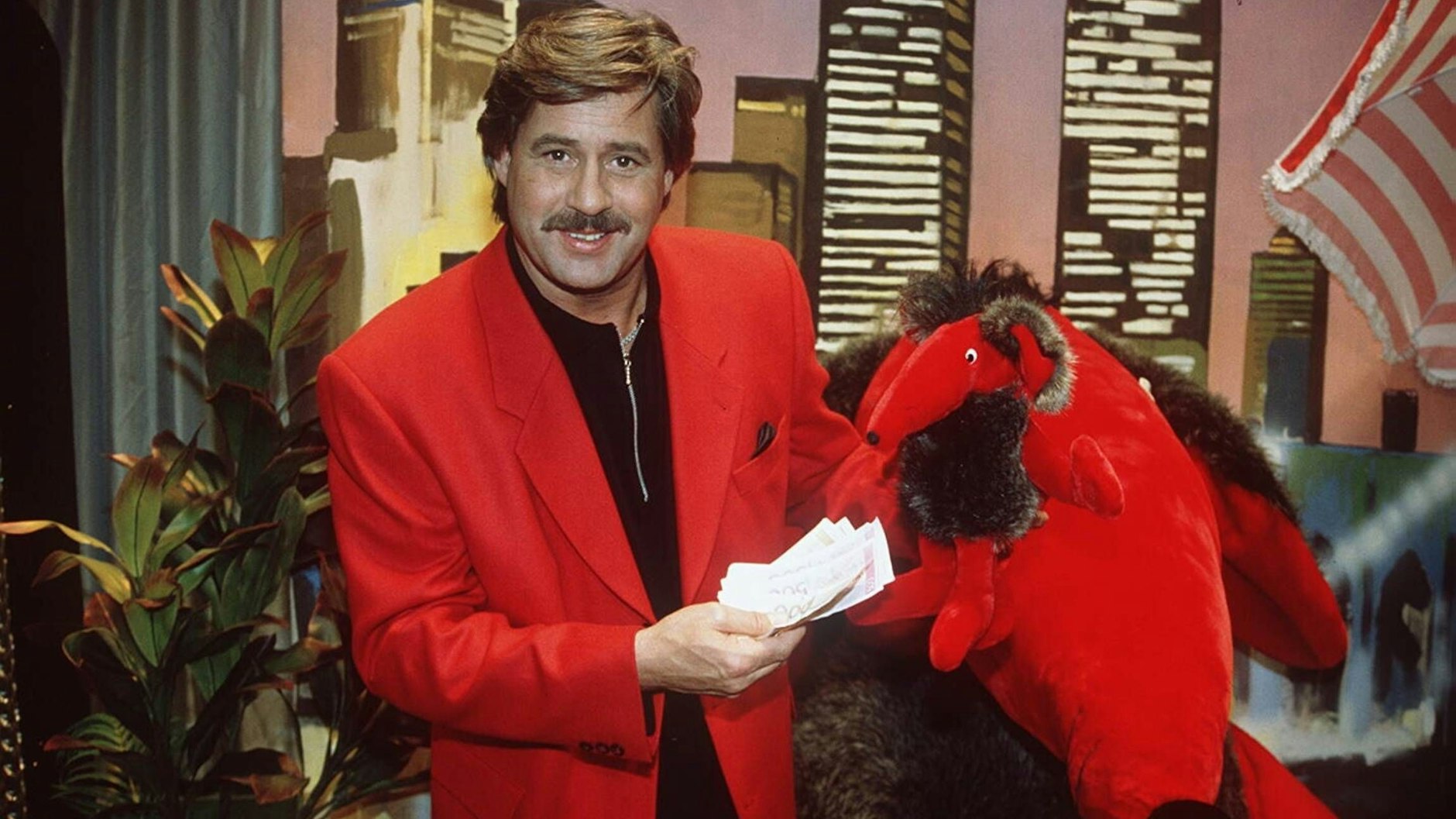 Ein Stück TV-Geschichte: Jorg Draeger mit dem Zonk in einer alten Folge von „Geh aufs Ganze!“.