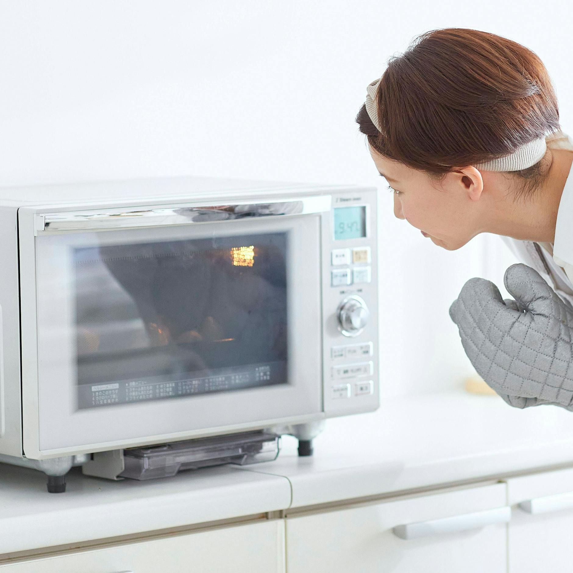 Mega-Haushaltstipp! Geschirr mikrowellengeeignet oder nicht? SO erkennen Sie, ob Sie Teller und Tassen in der Mikrowelle verwenden können