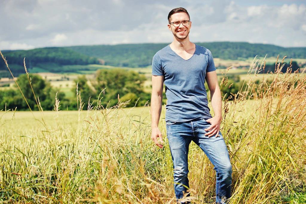 Wahnsinn bei „Bauer sucht Frau“: Bauer Nils hat Angst vor seinen eigenen Hühnern – und schickt seine Hofdame vor