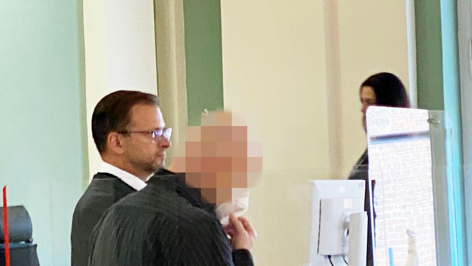 Der Angeklagte Michael Q., 49, im Cottbuser Landgericht. Er muss sich wegen Totschlags verantworten.