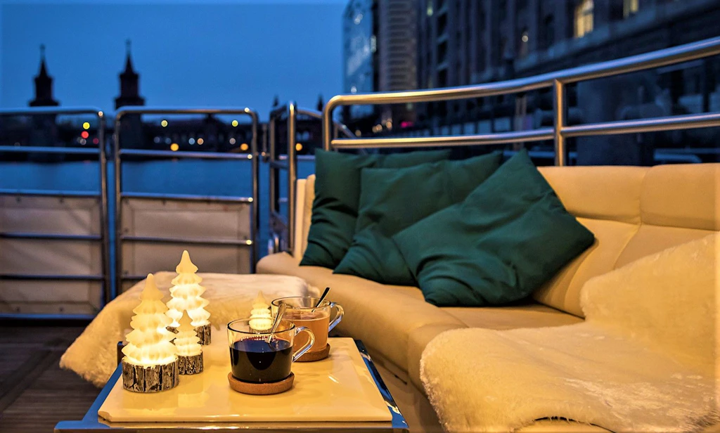 Weihnachtliche Schiffstour „Tannenduft & Glühwein“ auf dem Solarschiff