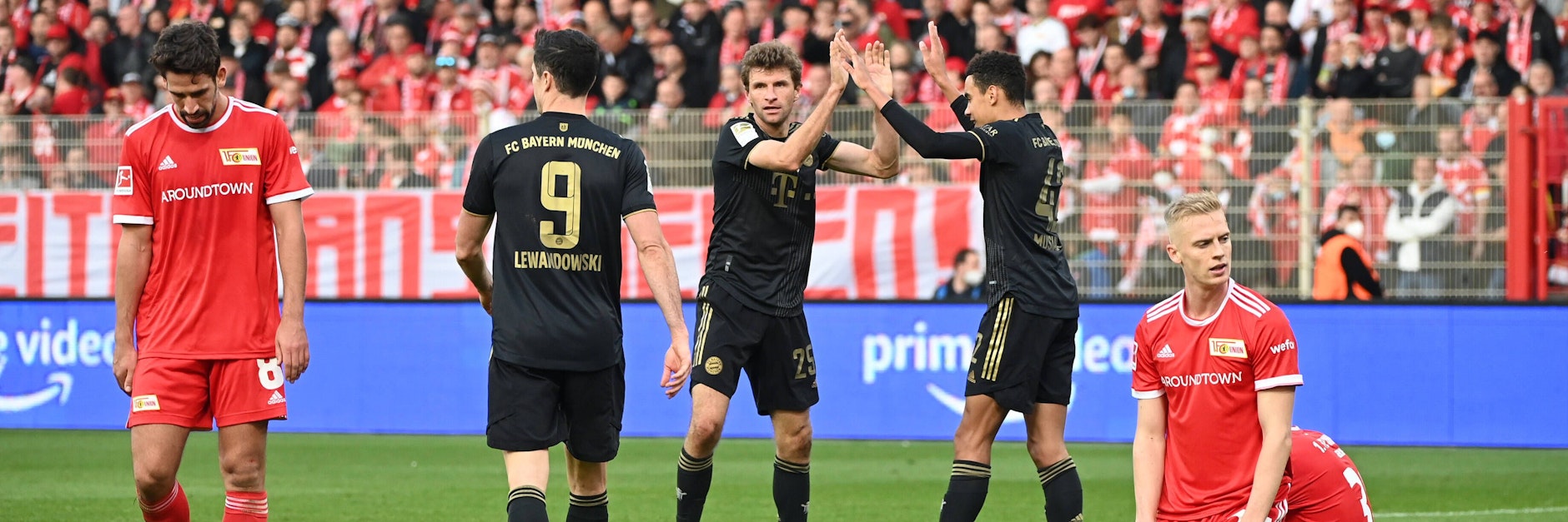 Timo Baumgartl (r.) und seine Union-Kollegen warfen gegen Thomas Müller und den FC Bayern alles rein, verloren dennoch 2:5.&nbsp;