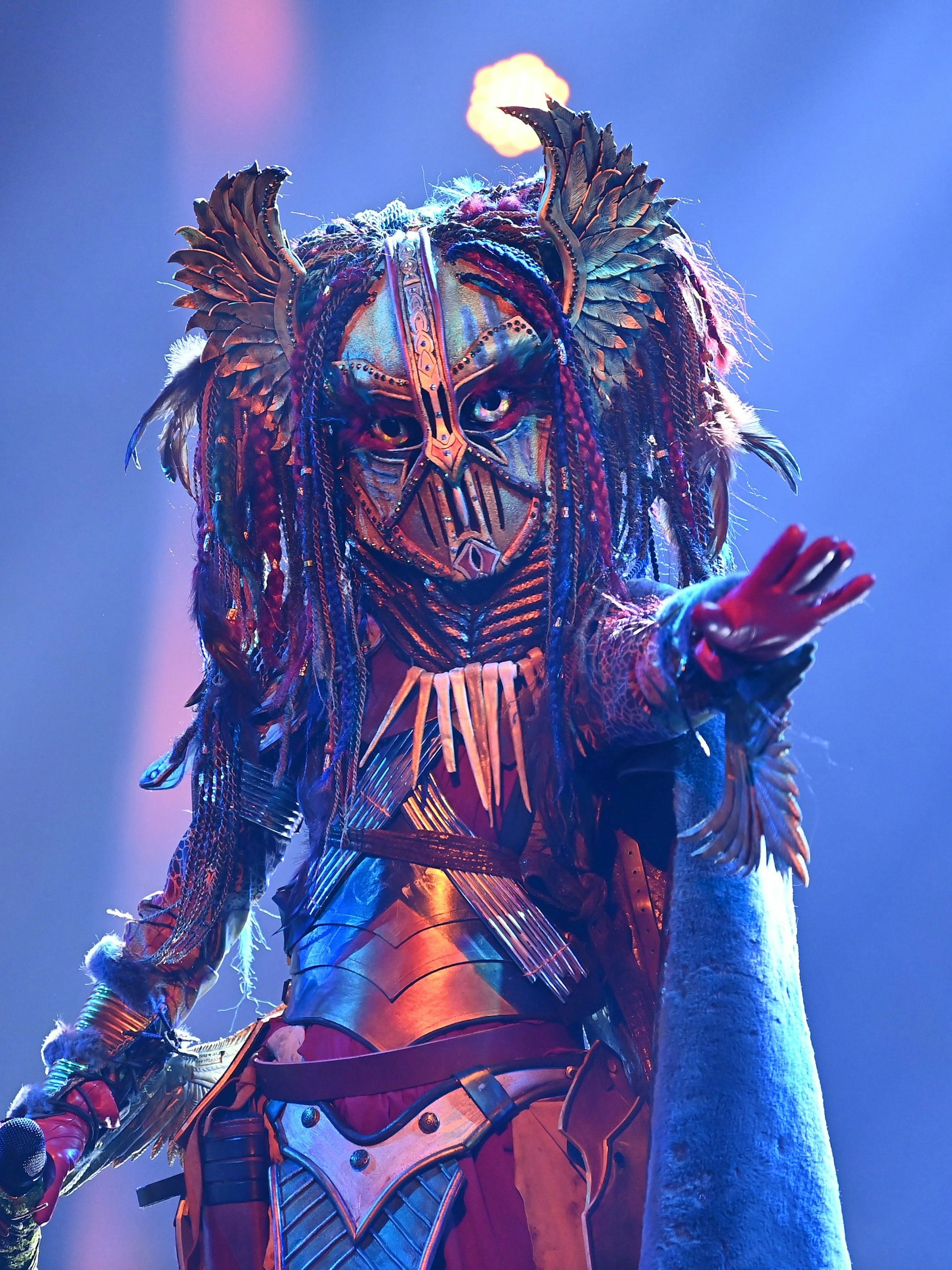 Millionen TV-Zuschauer sind sicher, dass Sängerin Christina Stürmer bei „The Masked Singer“ im Kostüm der Heldin steckt.