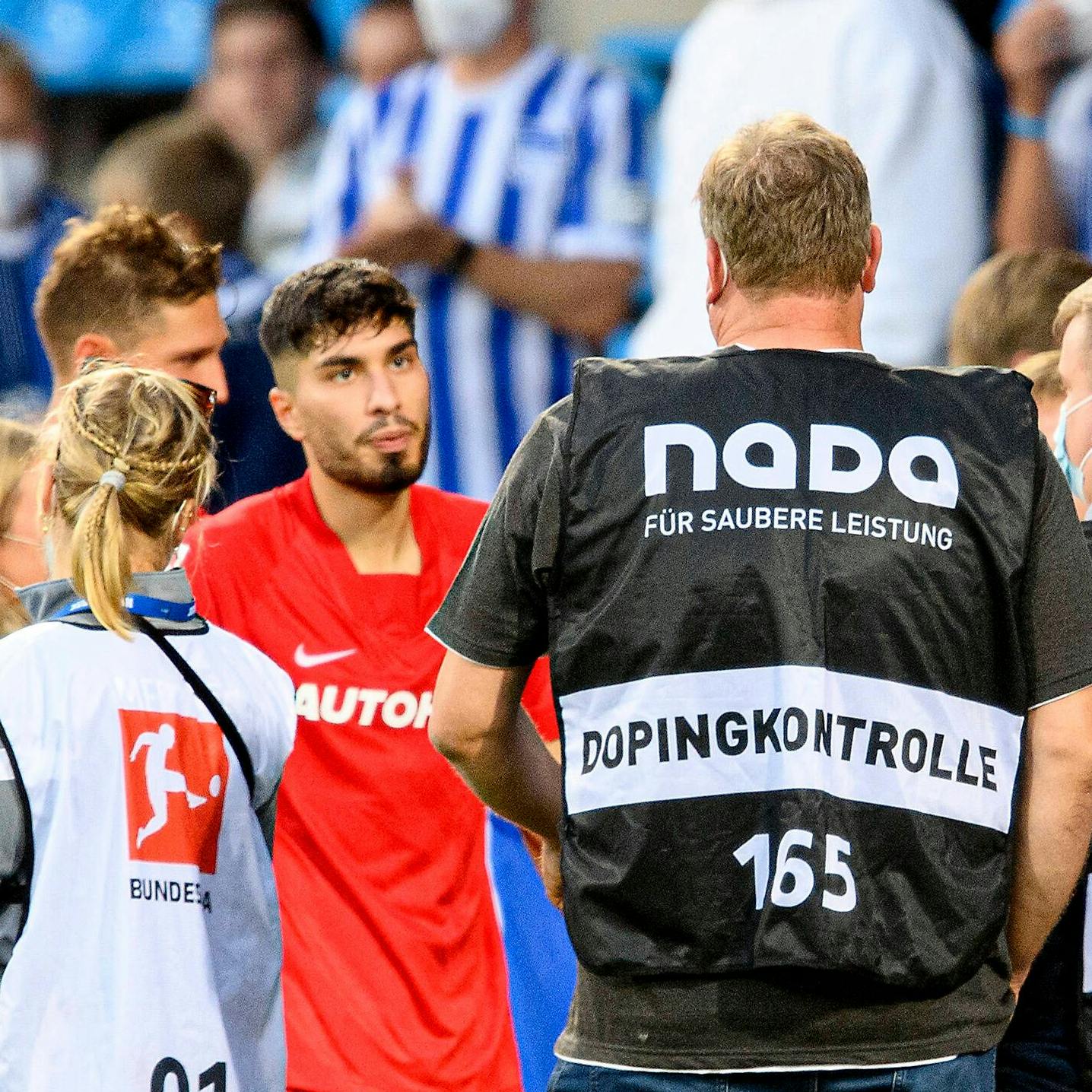 Mal wieder Dopingprobe. Suat Serdar hatte so seine Probleme.