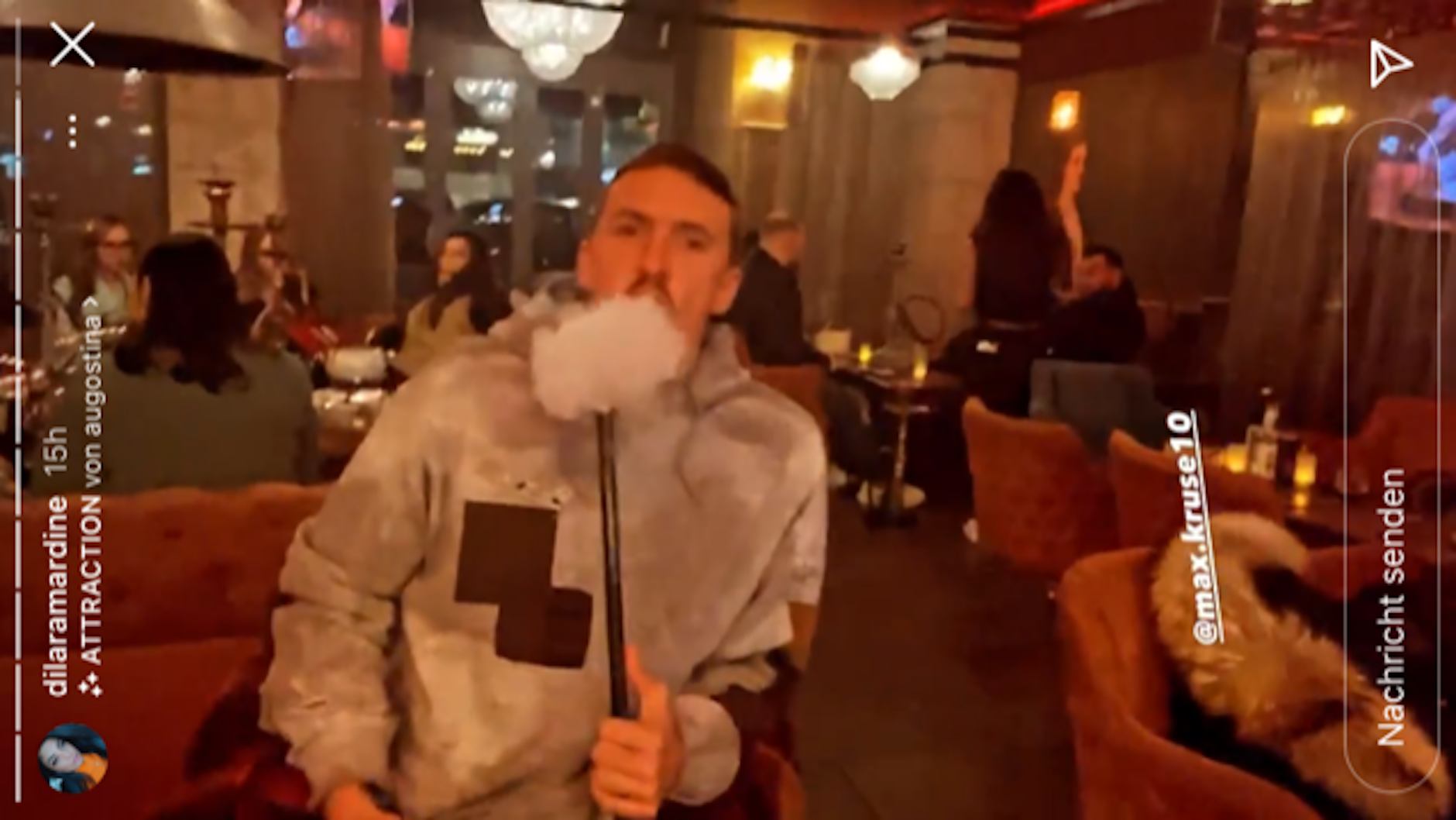 Max Kruse paffte am Sonnabendabend in einer Shisha-Bar in Kreuzberg. 