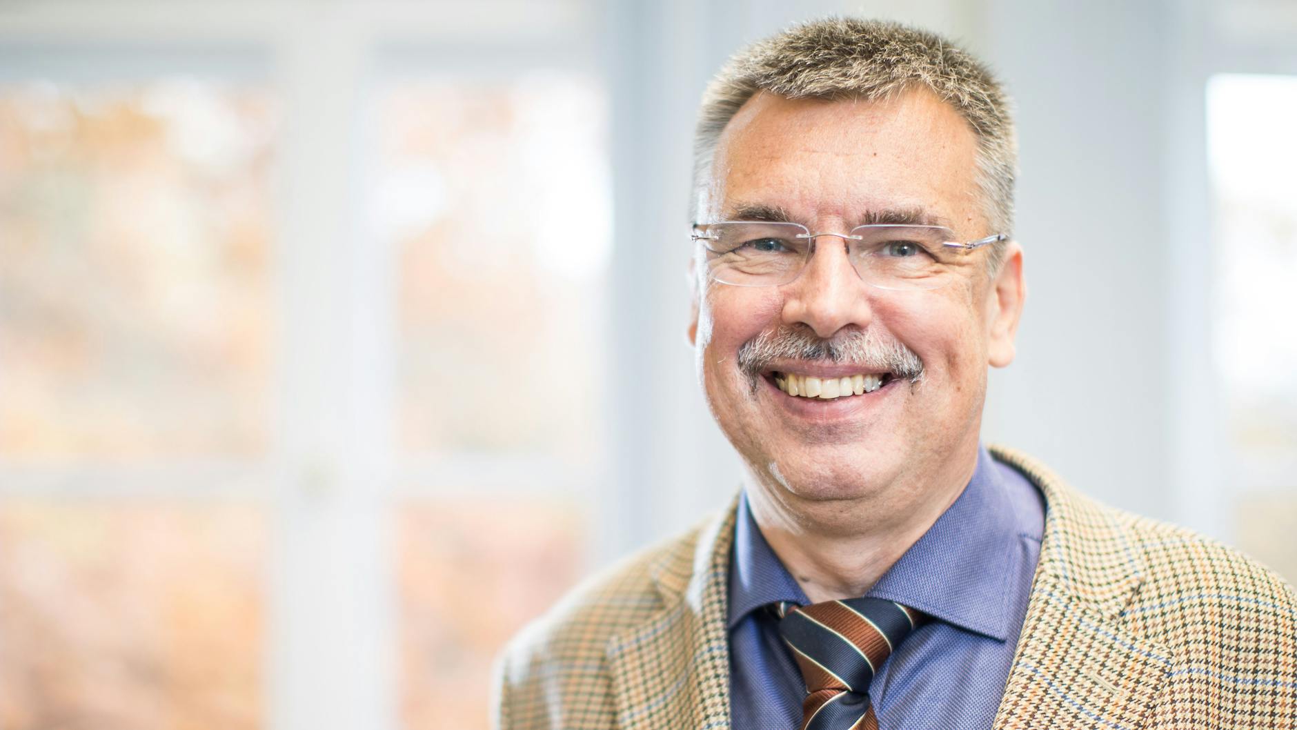 Der Virologe Frank Hufert hält eine allgemeine Corona-Impfpflicht für sinnvoll, aber schwierig durchzusetzen (Archivbild).