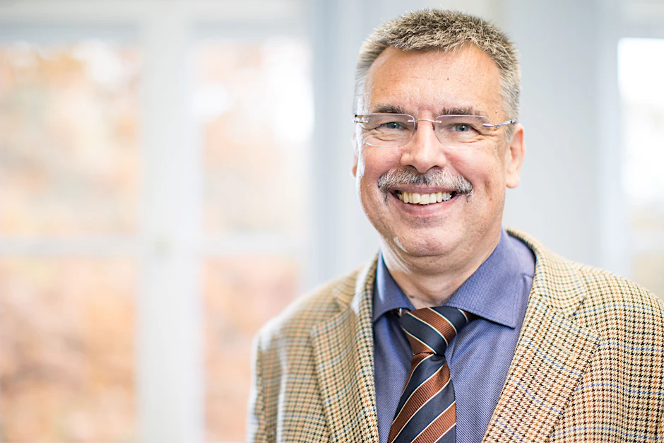 Der Virologe Frank Hufert hält eine allgemeine Corona-Impfpflicht für sinnvoll, aber schwierig durchzusetzen (Archivbild).