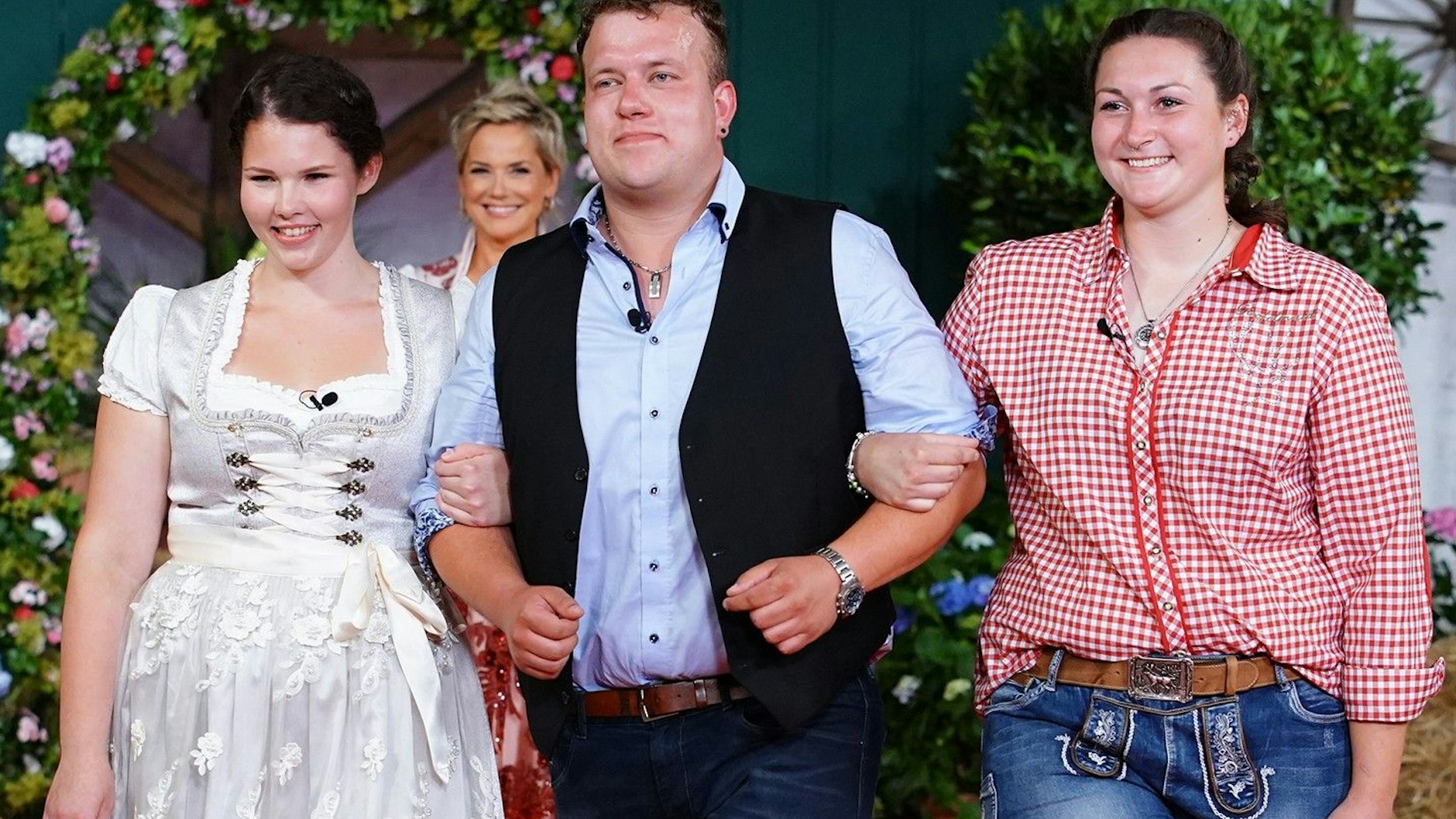 „Bauer sucht Frau“-Milchbauer Enno hat Tamara und Lea ausgewählt.