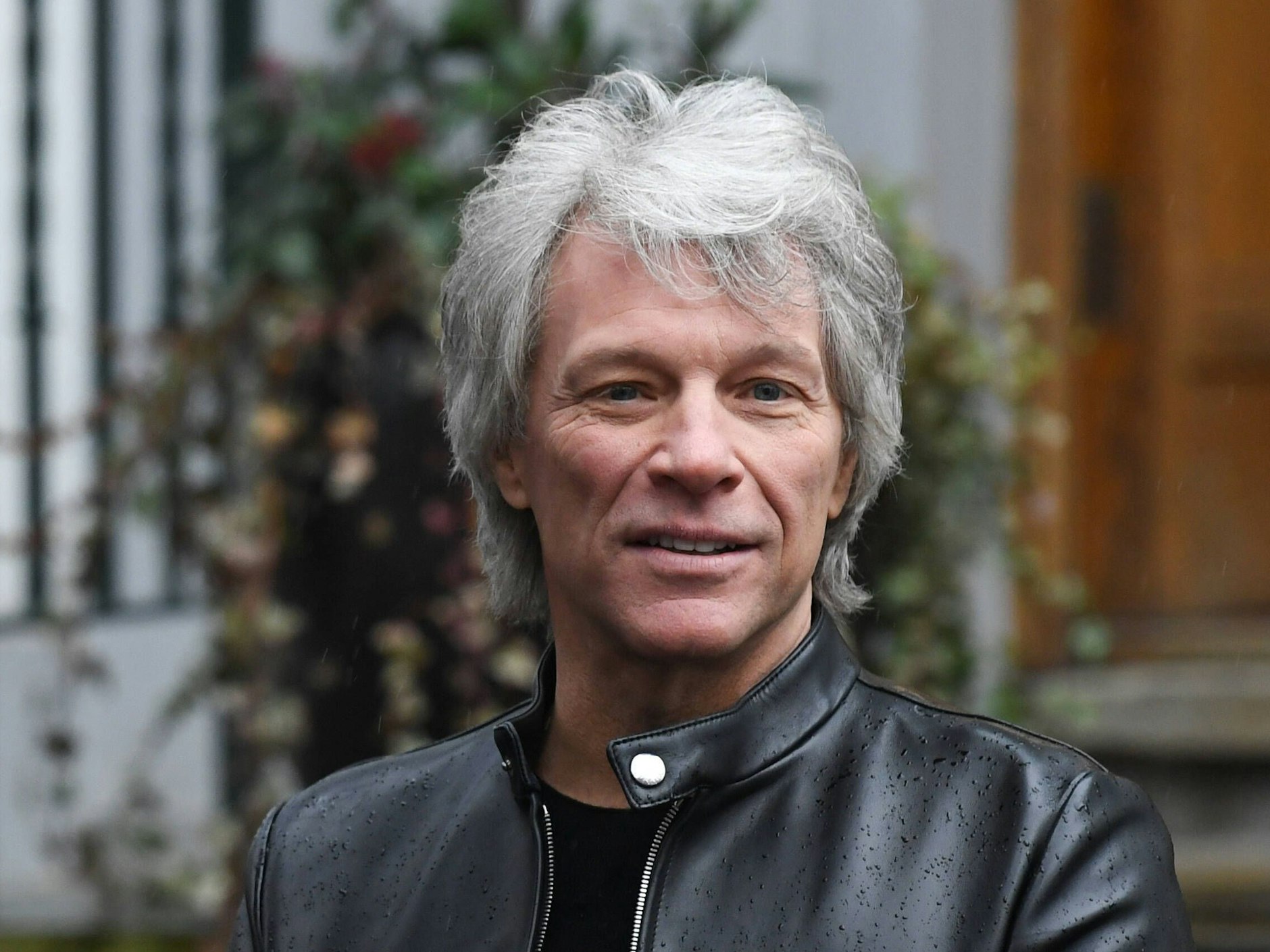 Jon Bon Jovi: nach dem positiven Test „erst mal zu Bett begeben“