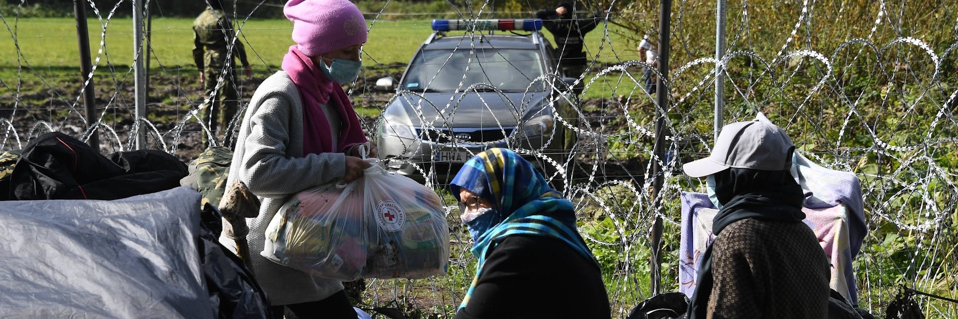 Migranten sitzen an der belorussisch-polnischen Grenze fest.