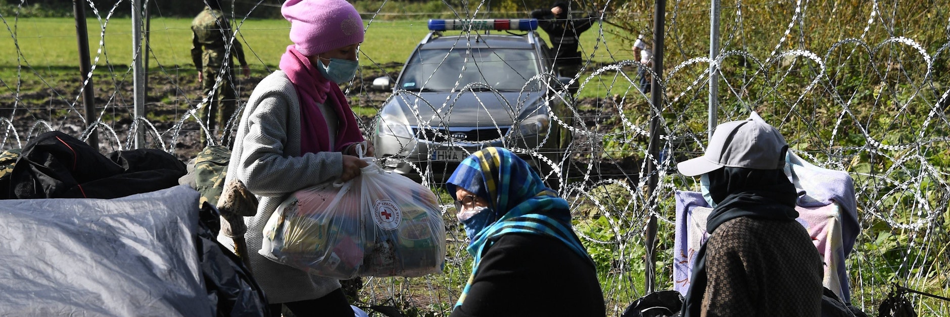 Migranten sitzen an der belorussisch-polnischen Grenze fest.