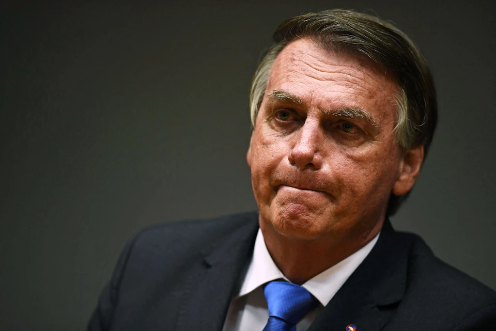 Jair Bolsonaro mit starken Schmerzen in US-Klinik eingeliefert