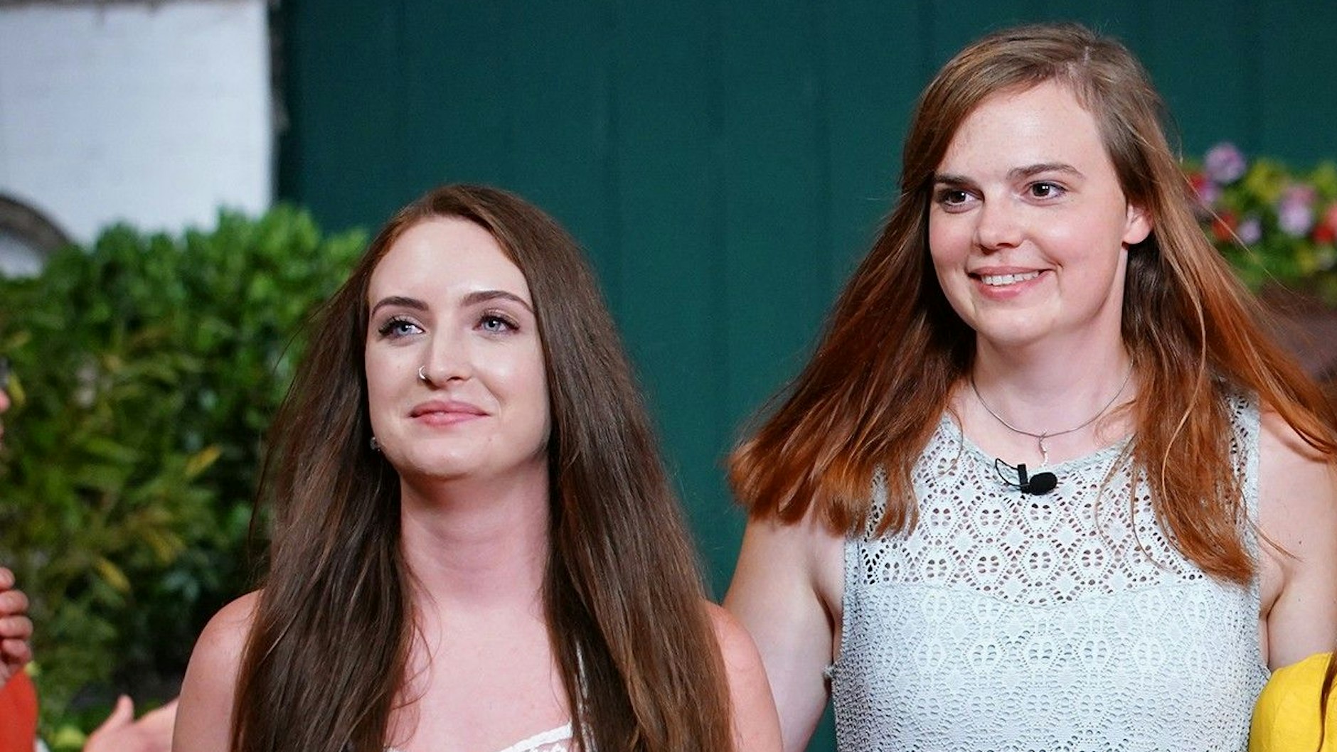 „Bauer sucht Frau“-Pferdewirtin Lara hatte sich beim Scheunenfest in Melanie verguckt.