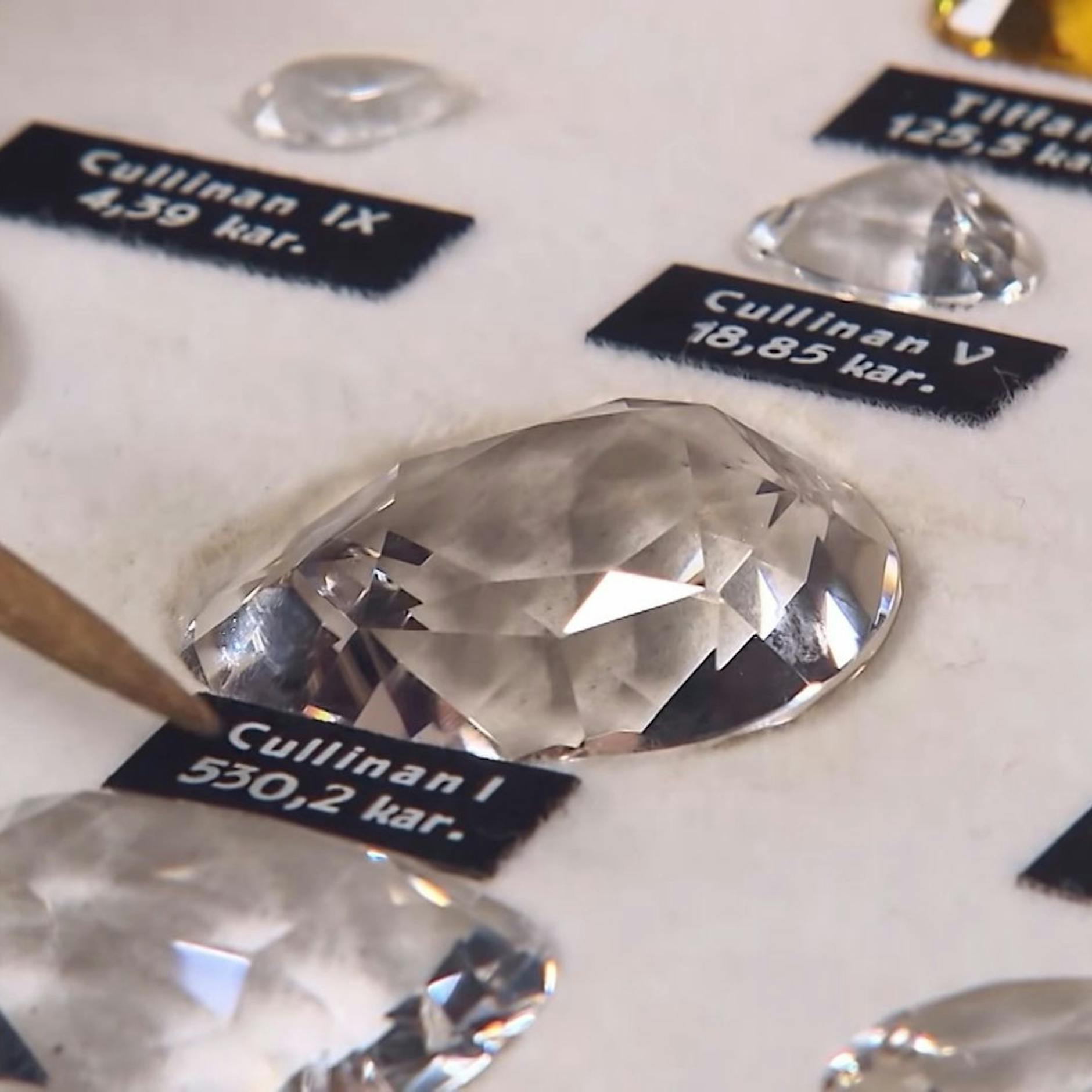 Größte Diamanten der Welt bei „Bares für Rares“: Rentner-Paar verkauft ganz besonderen Schatz – für schwerkranke Enkelin