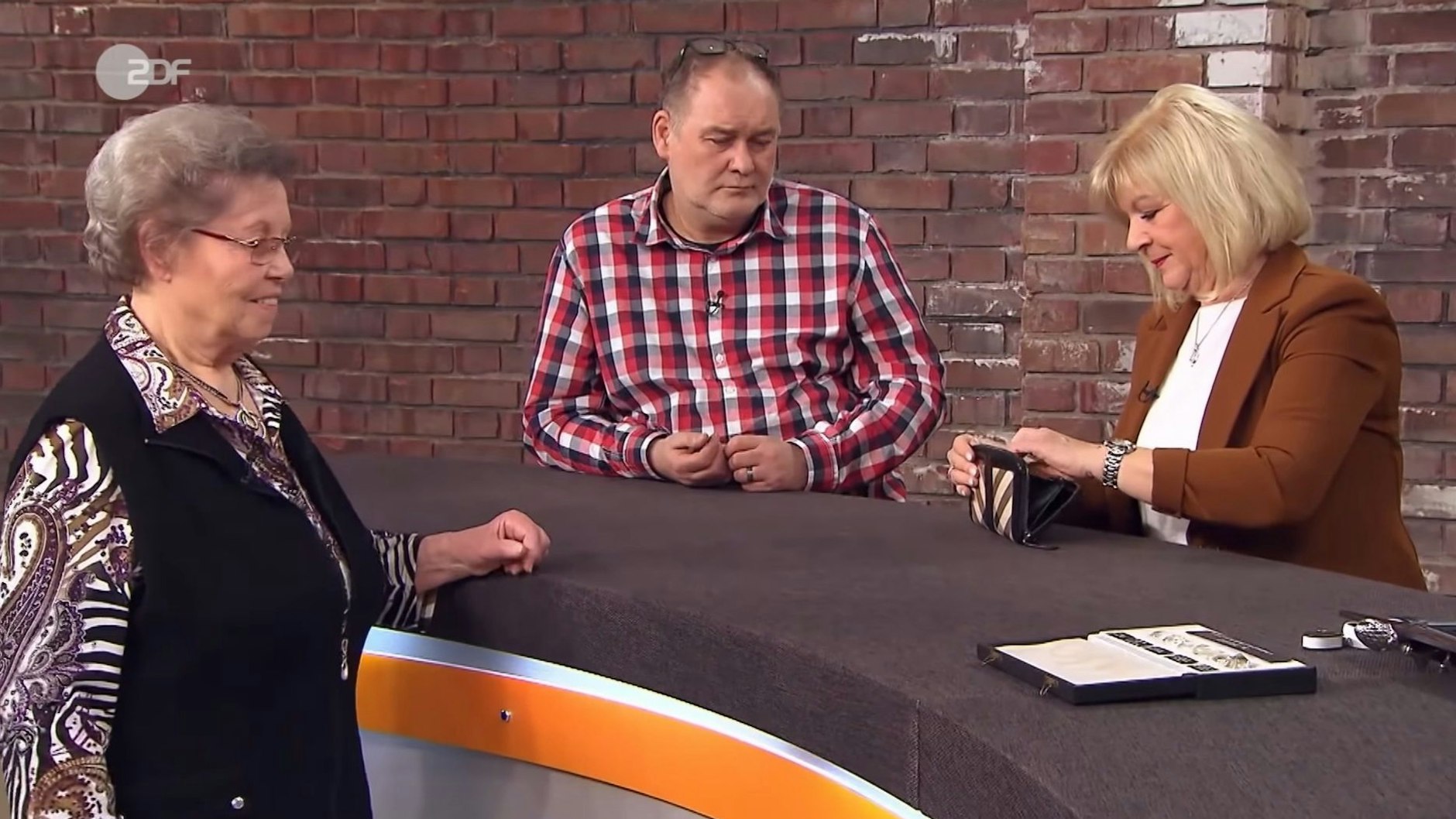 1700 Euro zahlt&nbsp;„Bares für Rares“-Händlerin Elke Velten für die größten Diamanten der Welt.