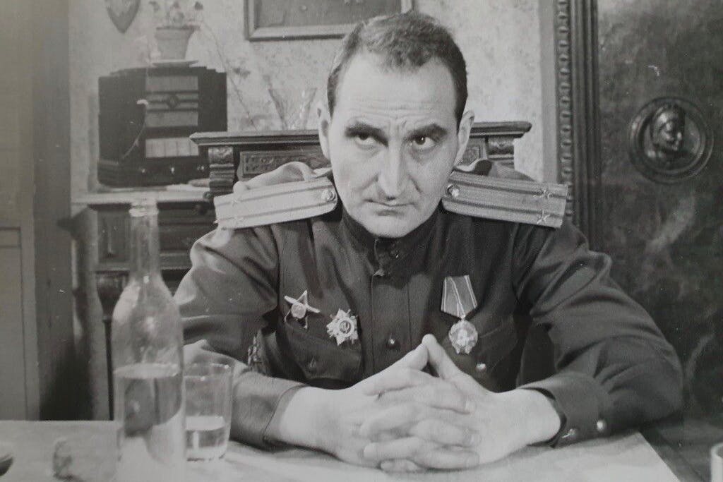 Jurij Kramer als sowjetischer Offizier im Film „Durchreise“ 1993 (Regie: Peter Weck)