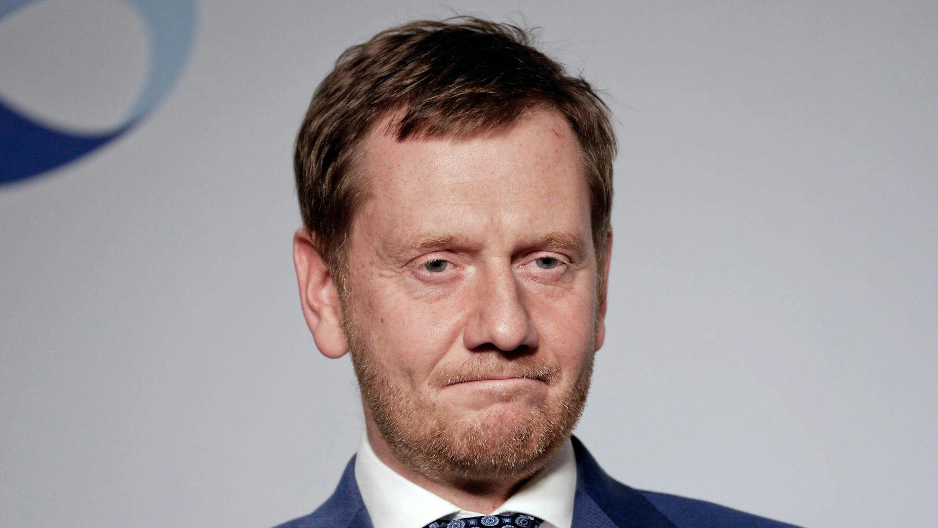 Sachsens Ministerpräsident Michael Kretschmer (CDU) hat sich in Quarantäne begeben.