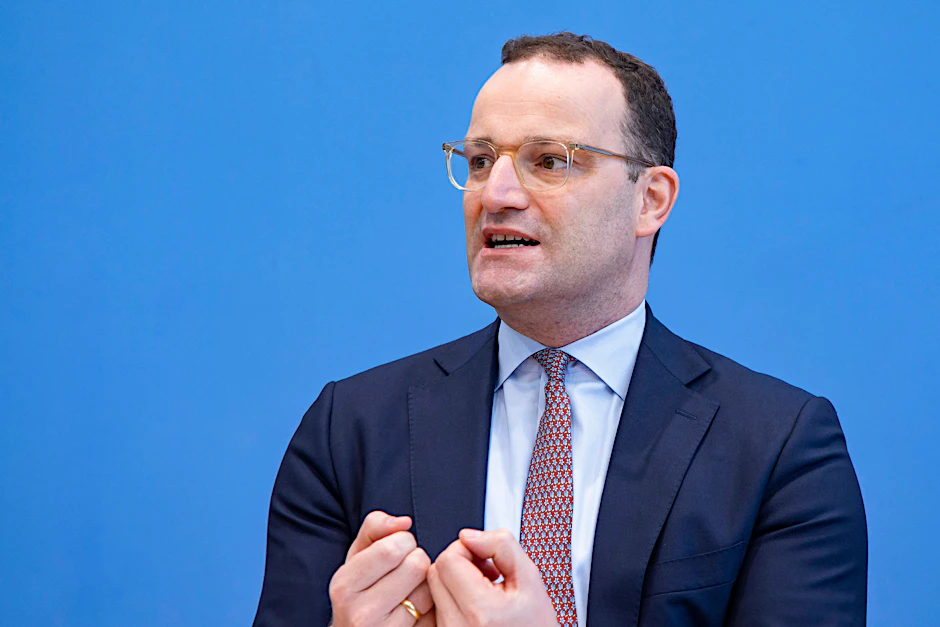 Bundesgesundheitsminister Jens Spahn (CDU) will die&nbsp;Auffrischungsimpfung allen Bürgern anbieten. Das sorgt für Kritik. (Archivbild)