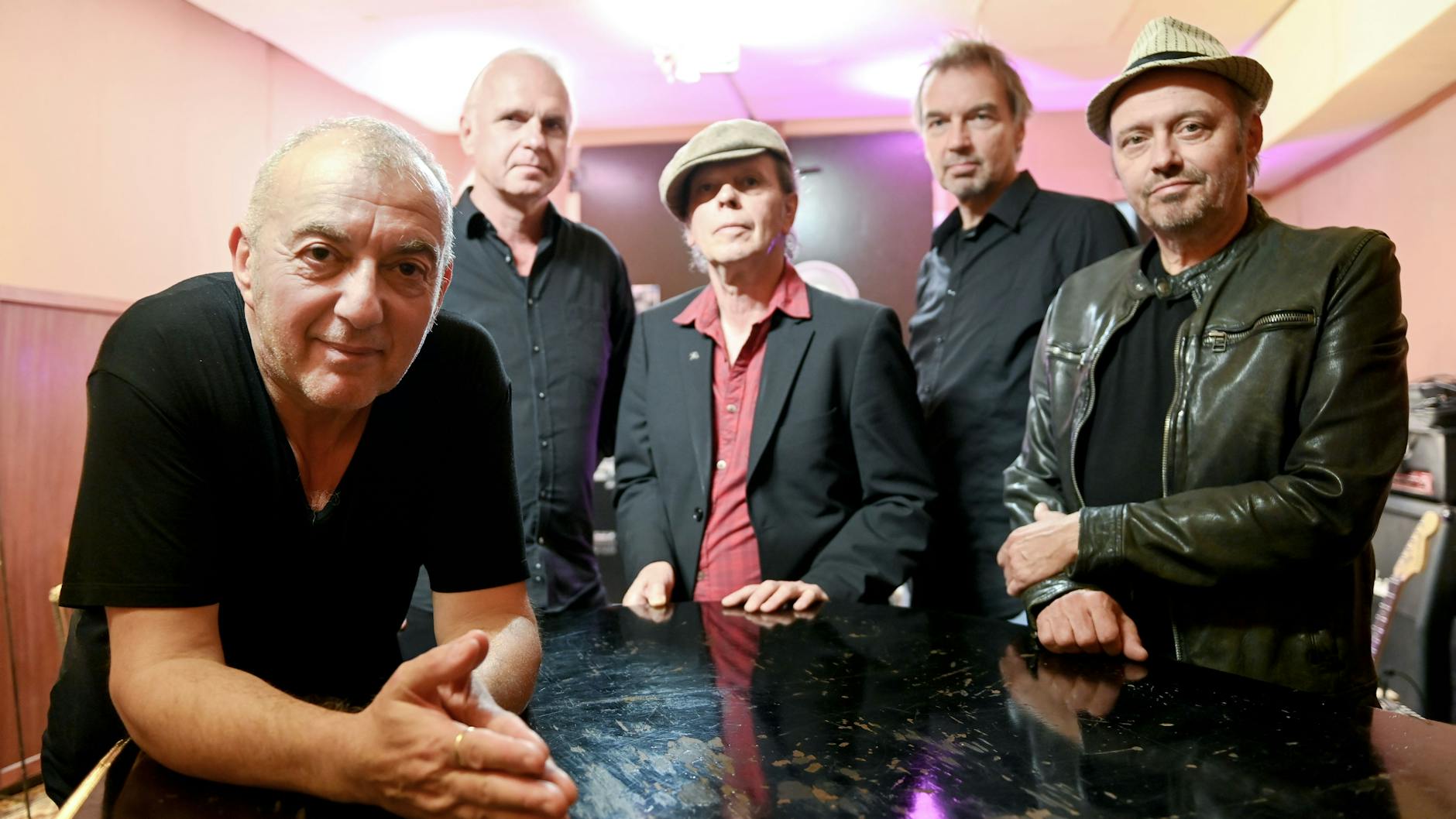 Die Musiker der Band Pankow: Andre Herzberg (l-r), Stefan Dohanetz, Jürgen Ehle, Andreas „Kulle“ Dziuk und Andre Drechsler.