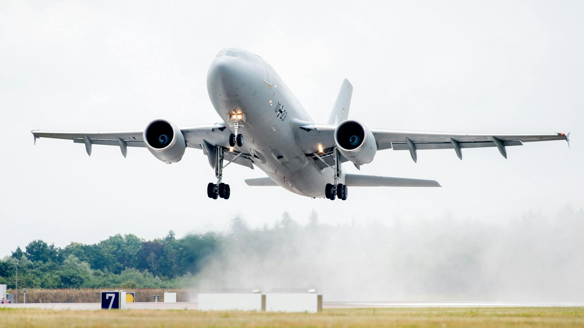 Sechs Corona-Patienten sollen mit einem Airbus A310 nach Deutschland geholt werden (Symbolbild).