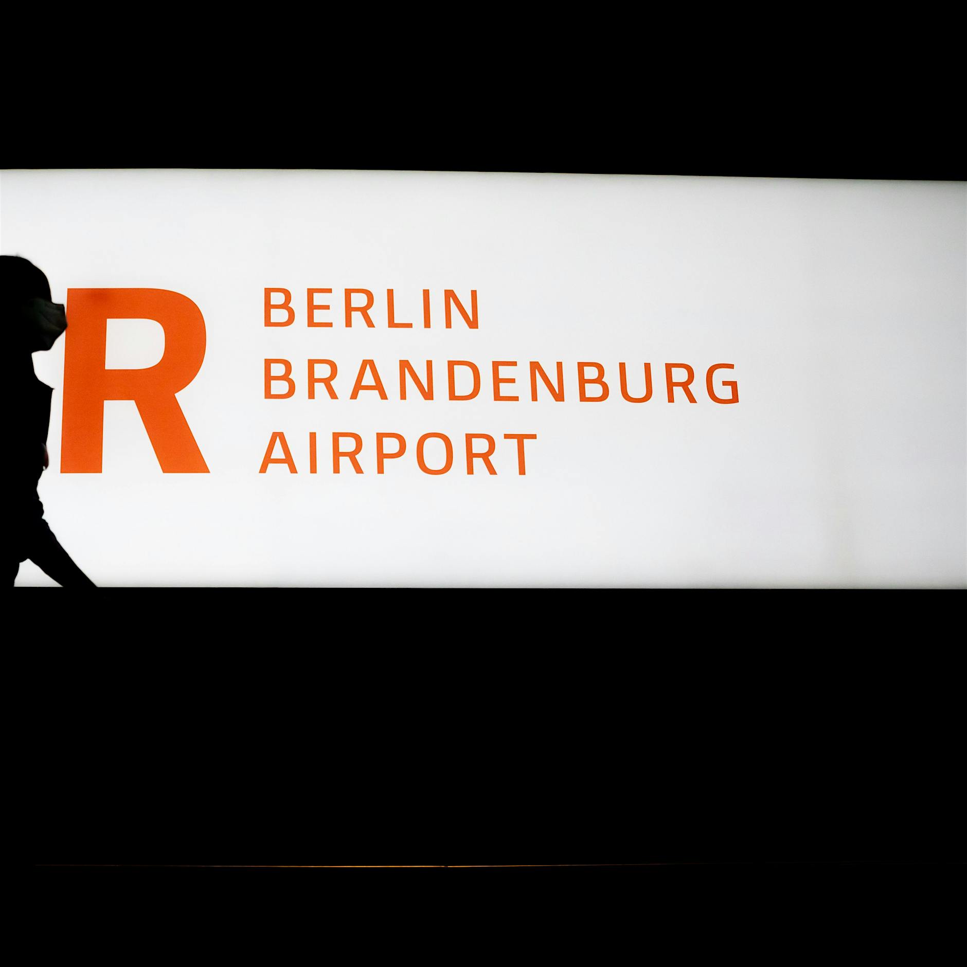 Fäkal-Bakterien festgestellt: BER warnt Reisende davor, Wasser zu trinken