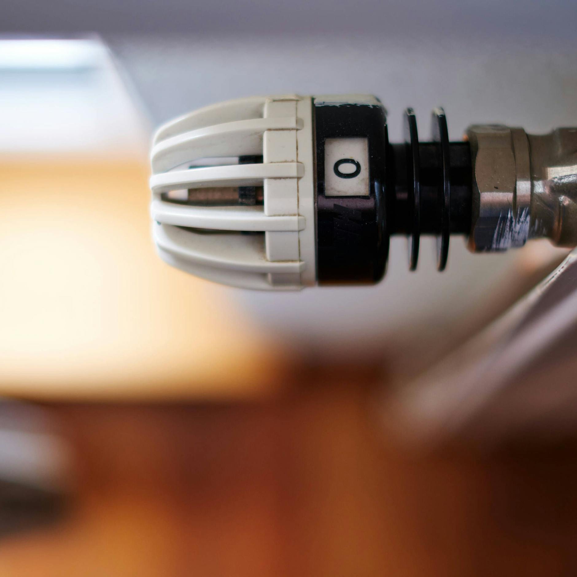 Heizung bleibt kalt? So entlüften Sie Ihre Heizung selbst und DAS können Sie tun, wenn es trotzdem nicht warm wird