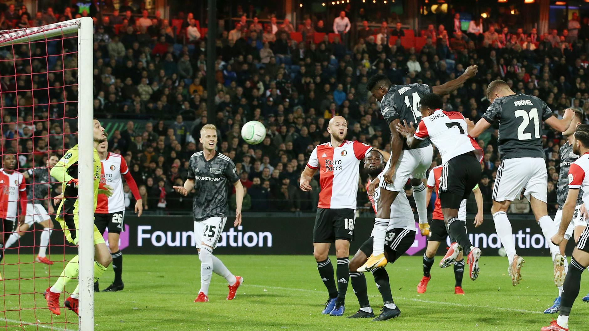 Taiwo Awoniyi traf zum zwischenzeitlichen 1:2 gegen Feyenoord in Rotterdam und will auch im Rückspiel am Donnerstag treffen.