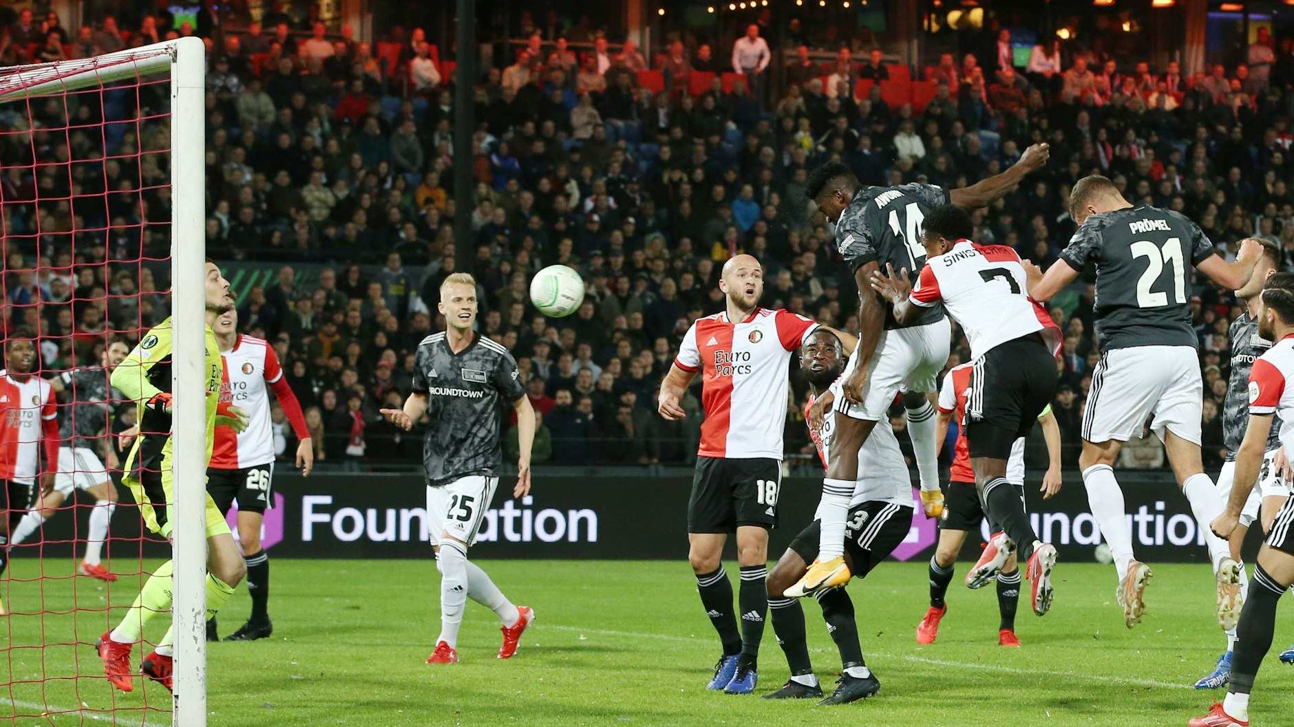Taiwo Awoniyi traf zum zwischenzeitlichen 1:2 gegen Feyenoord in Rotterdam und will auch im Rückspiel am Donnerstag treffen.