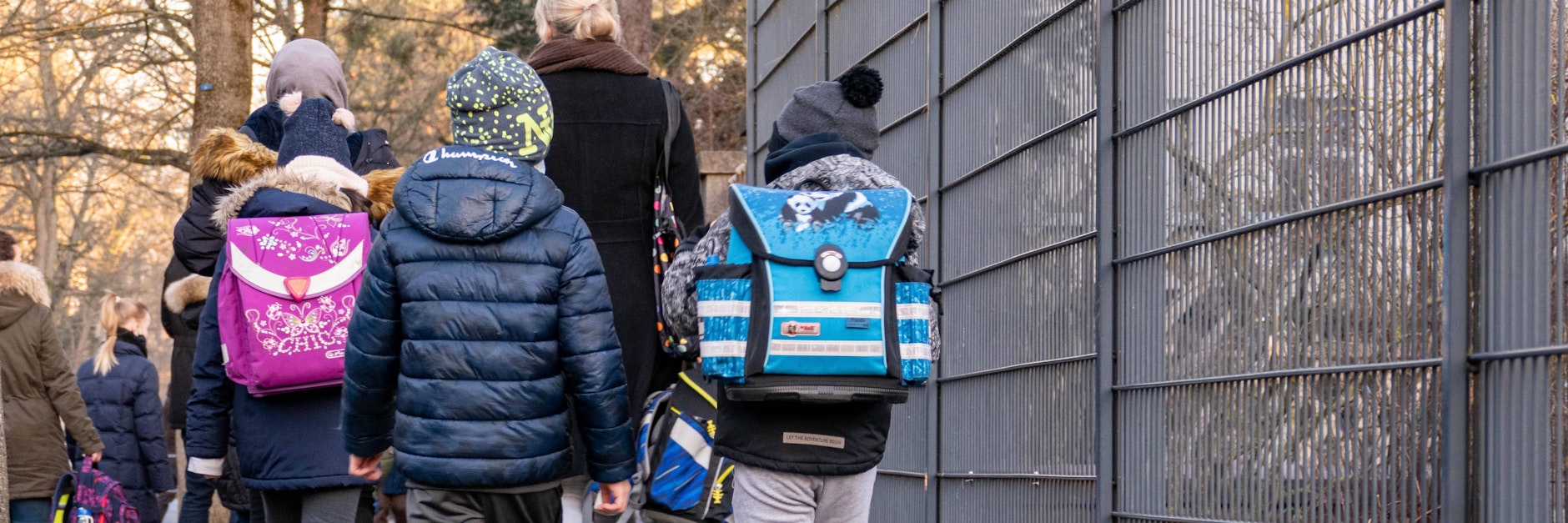 Auf dem Weg zur Schule: In den Grundschulen muss zur Zeit keine Maske getragen werden.